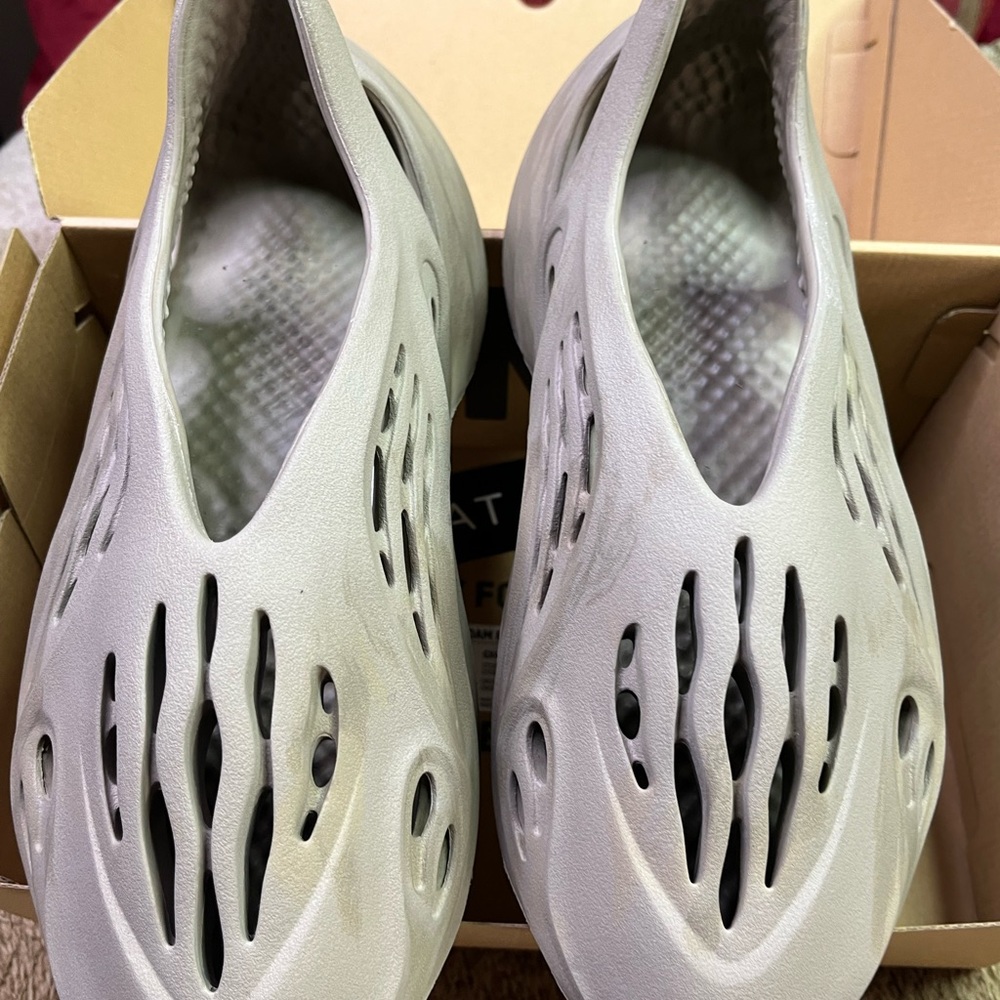 Yeezy Foam Runner Sage Color Size 10 - image 5
